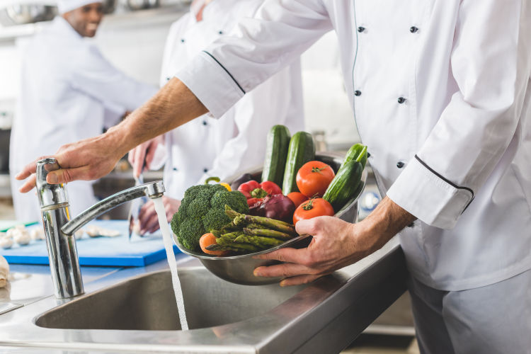 TRAINING ONLINE FOOD HANDLING